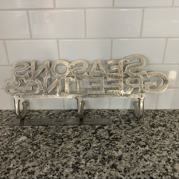 Christmas Wall-mount Coat Rack Seasons Greetings - Picture 5 of 6